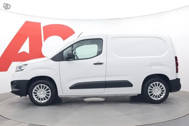 Toyota Proace Active L1 1,5D 130 Automaatti 4ov - Tästä käyttämätön auto heti ajoon Vastaava uusi 44000e. Image 2