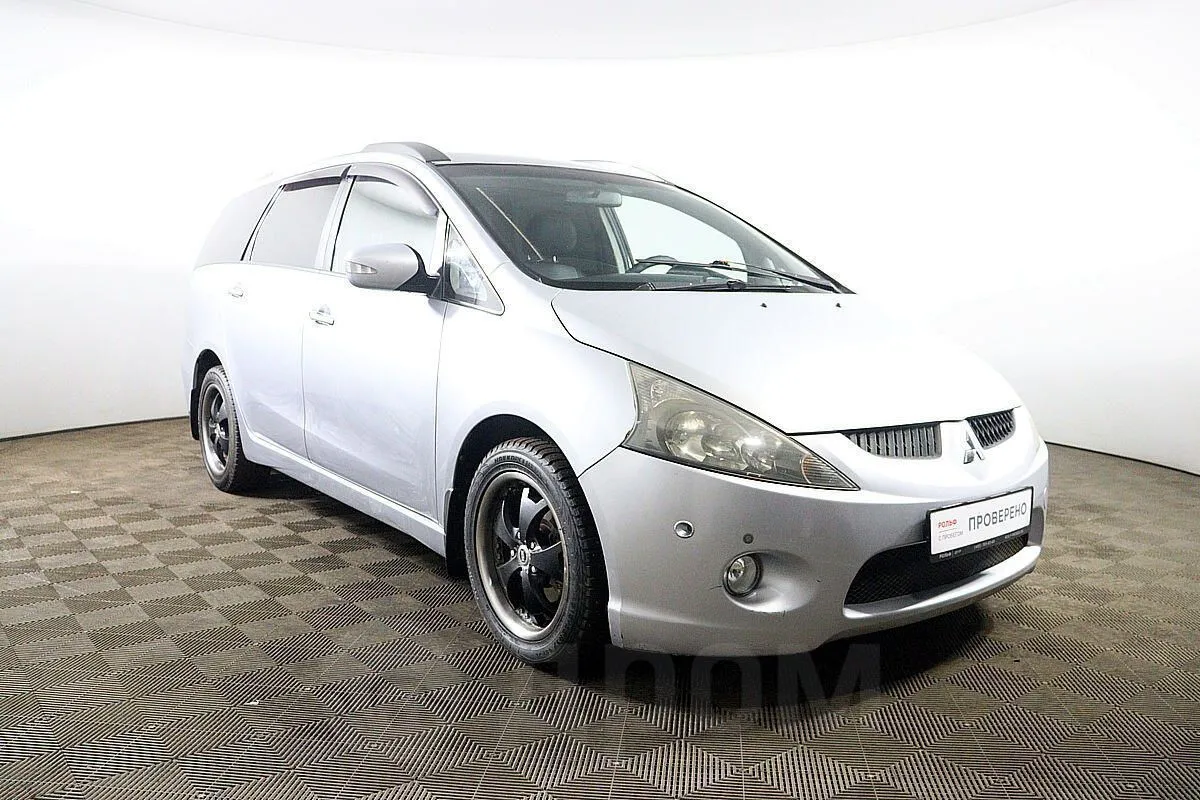 Mitsubishi Grandis Image 3